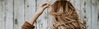 consigue una plancha para el cabello que uses eliminando el frizz del pelo: 