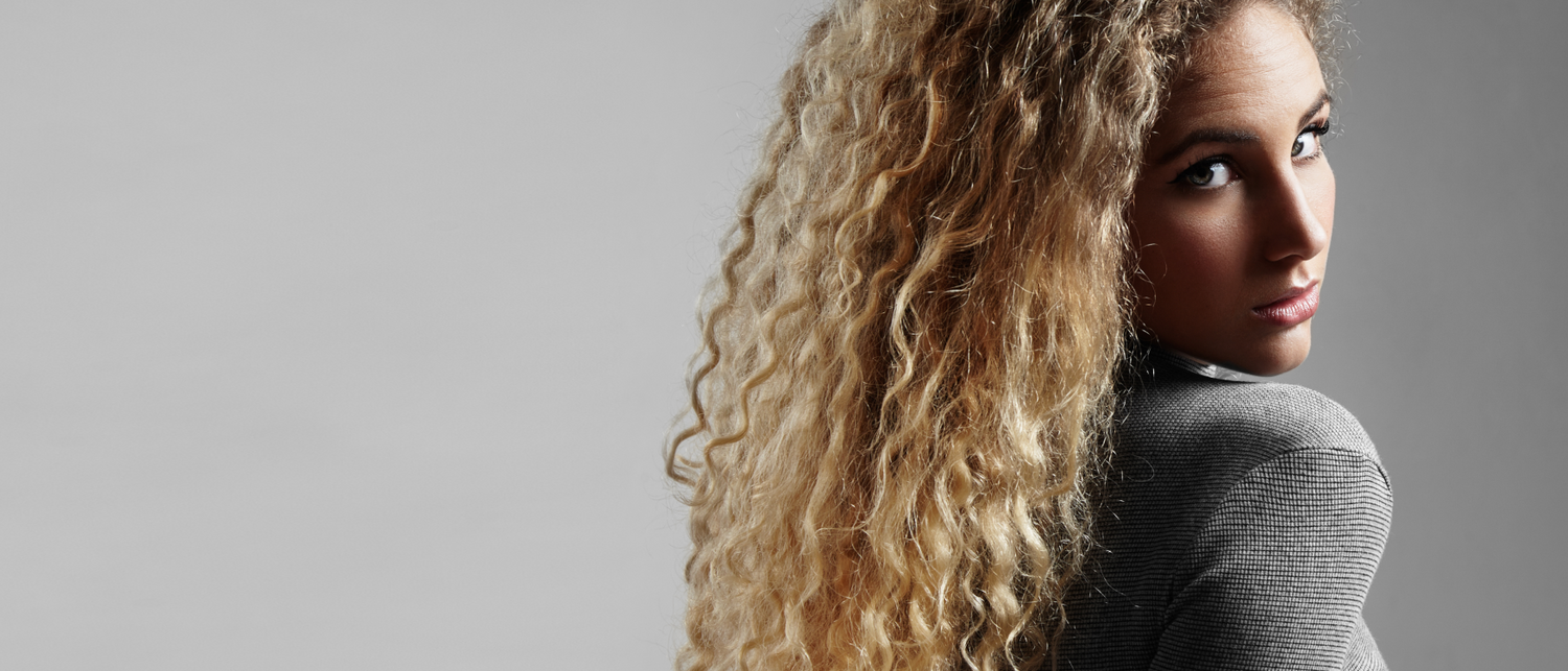 3 consejos esenciales para cuidar el cabello rizado - PYT | Resaltamos Tu Belleza a través De Tu Cabello