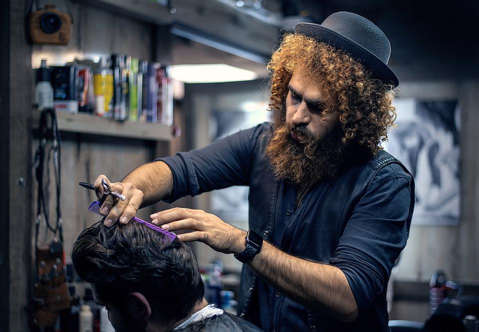 En PYT te celebramos el día del Peluquero en Colombia - PYT | Resaltamos Tu Belleza a través De Tu Cabello